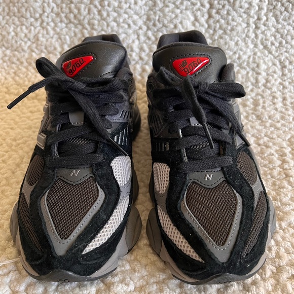 New Balance Black 9060 Men’s or Woman and Gray Athletic Shoes - Picture 3 of 8